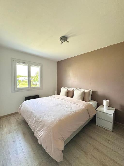 Maison Chaleureuse Avec Piscine Izon 외부 사진