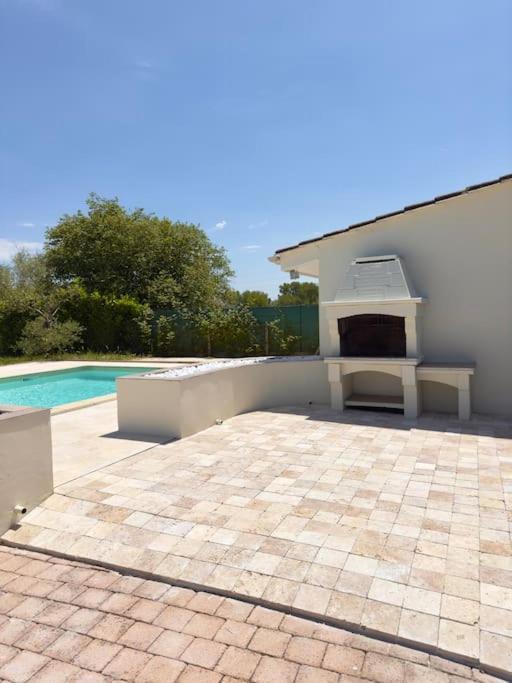 Maison Chaleureuse Avec Piscine Izon 외부 사진