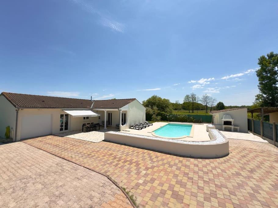 Maison Chaleureuse Avec Piscine Izon 외부 사진
