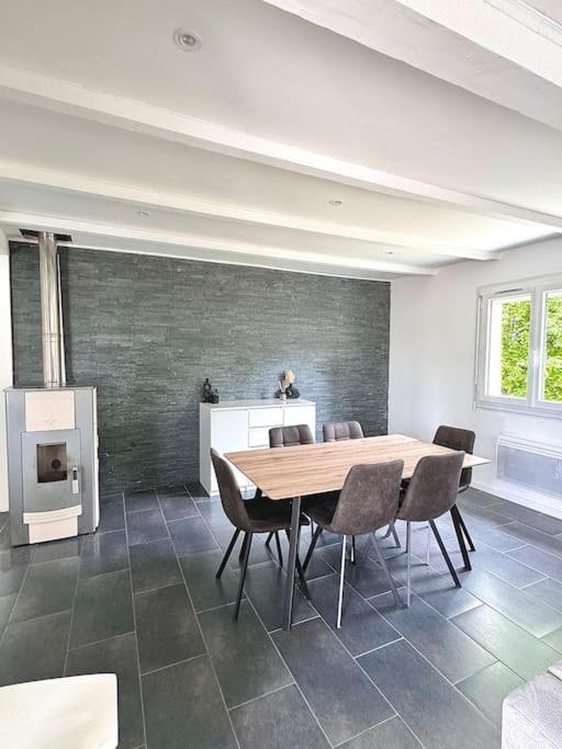 Maison Chaleureuse Avec Piscine Izon 외부 사진